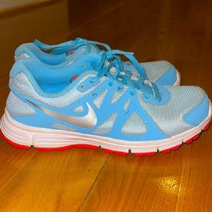 Girls/Womens size US 4 Nike sneakers.